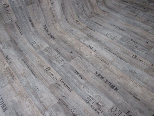 PVC (9€/m²) CV Bodenbelag Holz Schrift Züge grau 200 cm breite